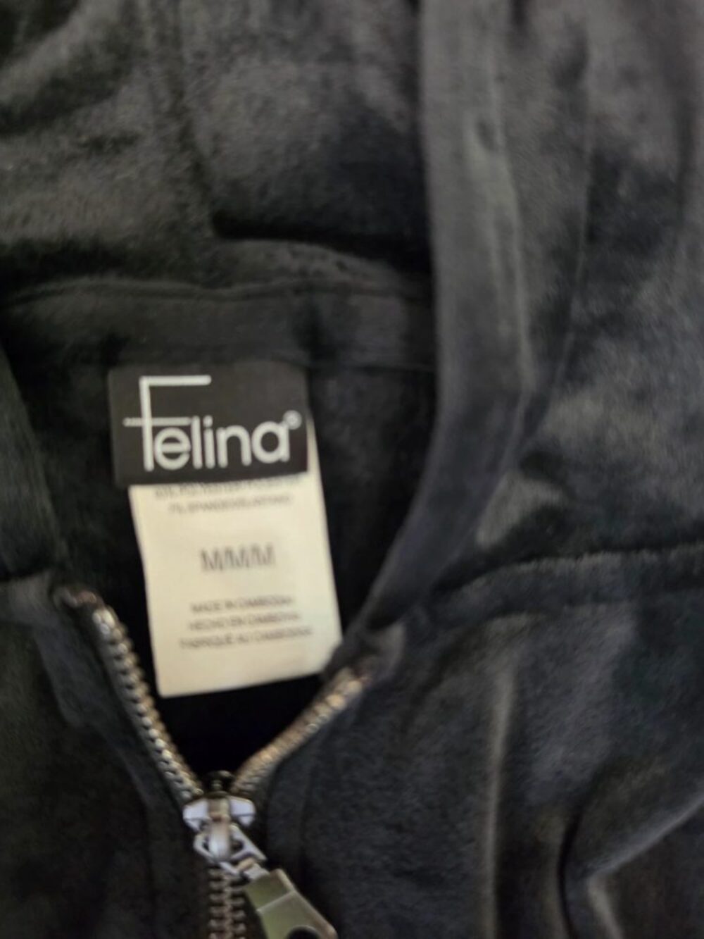Track suit - Picture 3 of 5